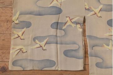 アンティーク着物　霞に鳥　錦紗縮緬襦袢(古布着物)(R-041145)