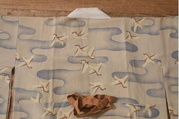 アンティーク着物　霞に鳥　錦紗縮緬襦袢(古布着物)(R-041145)