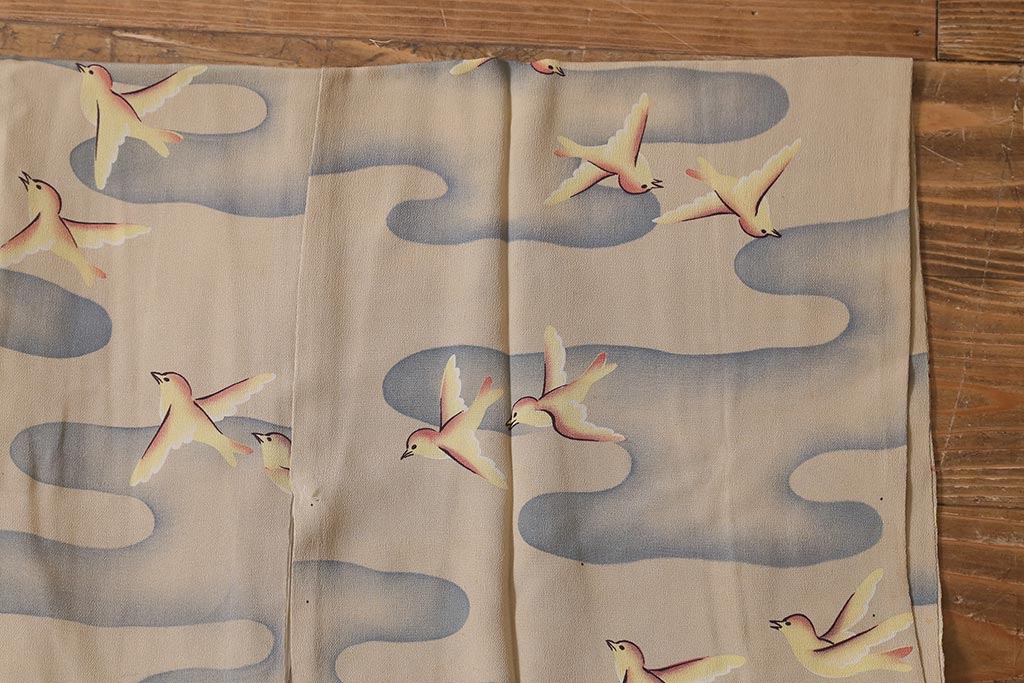 アンティーク着物　霞に鳥　錦紗縮緬襦袢(古布着物)(R-041145)