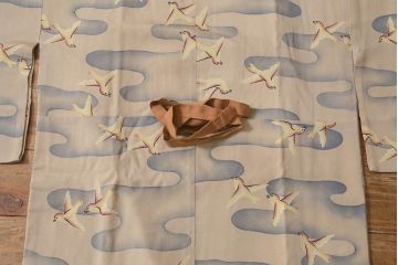 アンティーク着物　霞に鳥　錦紗縮緬襦袢(古布着物)(R-041145)