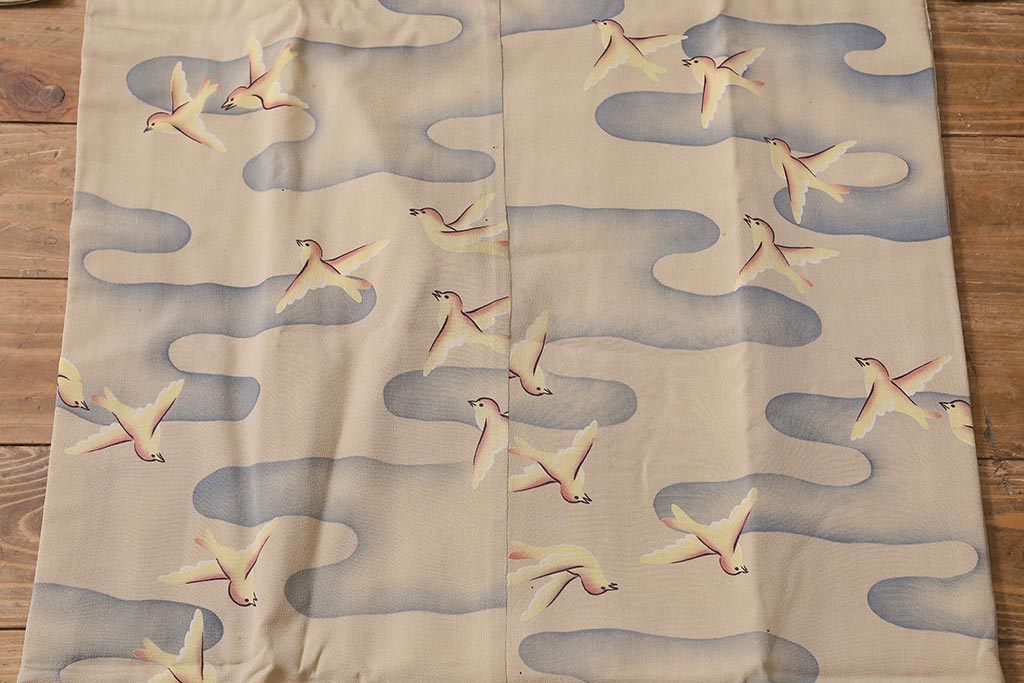 アンティーク着物　霞に鳥　錦紗縮緬襦袢(古布着物)(R-041145)