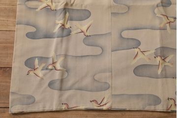 アンティーク着物　霞に鳥　錦紗縮緬襦袢(古布着物)(R-041145)