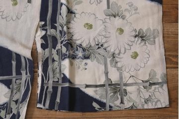 アンティーク着物　秋草の図　縮緬襦袢(古布着物)(R-041146)