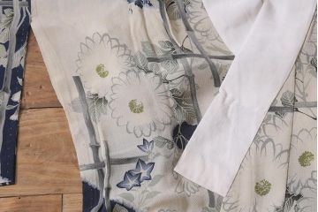 アンティーク着物　秋草の図　縮緬襦袢(古布着物)(R-041146)