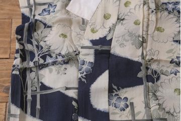アンティーク着物　秋草の図　縮緬襦袢(古布着物)(R-041146)