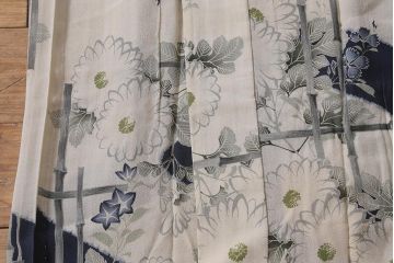 アンティーク着物　秋草の図　縮緬襦袢(古布着物)(R-041146)