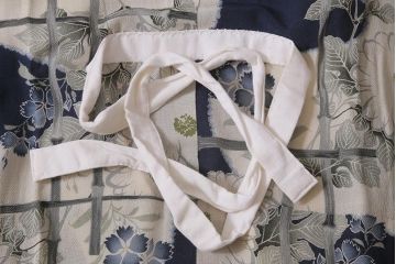 アンティーク着物　秋草の図　縮緬襦袢(古布着物)(R-041146)