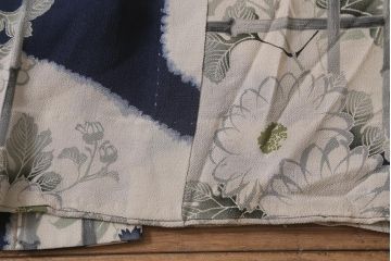 アンティーク着物　秋草の図　縮緬襦袢(古布着物)(R-041146)
