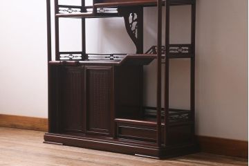 中古　国産　指物家具　三代孝幸作　紫檀(シタン)　漆塗り　職人こだわりの上質な飾り棚(茶棚、収納棚、違い棚)(R-041153)