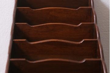 アンティーク雑貨　和製アンティーク　大正昭和初期　郵便物がすっきり収納できる木製レターラック(レターケース、状差し、ホルダー、卓上収納)(R-041160)