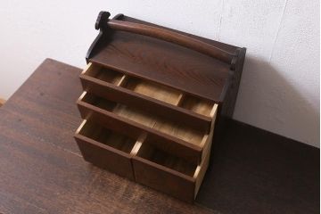 アンティーク雑貨　指物家具　桑材・中桐材　持ち運びにも便利な持ち手付き裁縫箱(ソーイングボックス、小引き出し、小物収納)(R-041162)