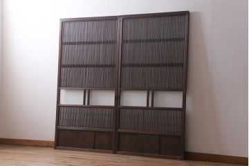 アンティーク建具　昭和中期　結霜・ダイヤガラス入り　裏障子付き　レトロモダンな雰囲気が魅力の格子戸2枚セット(引き戸、ガラス帯戸)(R-041165)