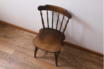 中古　飛騨産業　キツツキ　穂高シリーズ・WINDSOR　カントリースタイルにおすすめのウィンザーチェア(椅子、ダイニングチェア、ウインザーチェア)(R-041170)