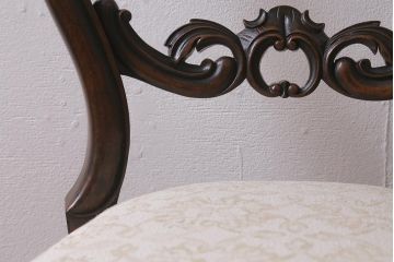 アンティーク家具　フランスアンティーク　マホガニー材　優雅な佇まいが魅力のバルーンバックチェア(椅子、ダイニングチェア)(R-041174)