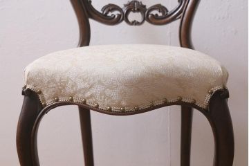 アンティーク家具　フランスアンティーク　マホガニー材　優雅な佇まいが魅力のバルーンバックチェア(椅子、ダイニングチェア)(R-041174)