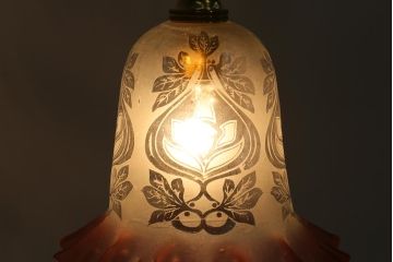 ビンテージ照明　フランスヴィンテージ　エッチングガラスとフリルシェードがおしゃれなペンダントライト(天井照明、シェード、吊り下げ照明)(R-04177)