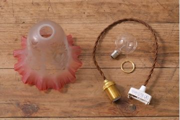 ビンテージ照明　フランスヴィンテージ　エッチングガラスとフリルシェードがおしゃれなペンダントライト(天井照明、シェード、吊り下げ照明)(R-04177)