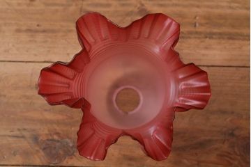 アンティーク照明　イギリスアンティーク　フリルがかわいらしいクランベリーシェードのペンダントライト(天井照明、吊り下げ照明)(R-041180)