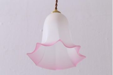 ヴィンテージ照明　イギリスビンテージ　ピンクの縁が愛らしいペンダントライト(天井照明、シェード、吊り下げ照明)(R-041181)