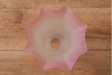 ヴィンテージ照明　イギリスビンテージ　ピンクの縁が愛らしいペンダントライト(天井照明、シェード、吊り下げ照明)(R-041181)