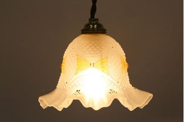 ヴィンテージ照明　イギリスビンテージ　エンボスがおしゃれなフリルシェードのペンダントライト(天井照明、シェード、吊り下げ照明)(R-04182)