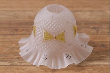 ヴィンテージ照明　イギリスビンテージ　エンボスがおしゃれなフリルシェードのペンダントライト(天井照明、シェード、吊り下げ照明)(R-04182)