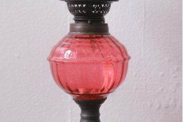 アンティーク雑貨　明治大正　グラビュール(グラヴュール)　金魚鉢型　チューリップ型　赤縁　フリルガラスのオイルランプ(洋燈、台ランプ)(R-041183)