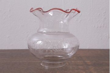 アンティーク雑貨　明治大正　グラビュール(グラヴュール)　金魚鉢型　チューリップ型　赤縁　フリルガラスのオイルランプ(洋燈、台ランプ)(R-041183)