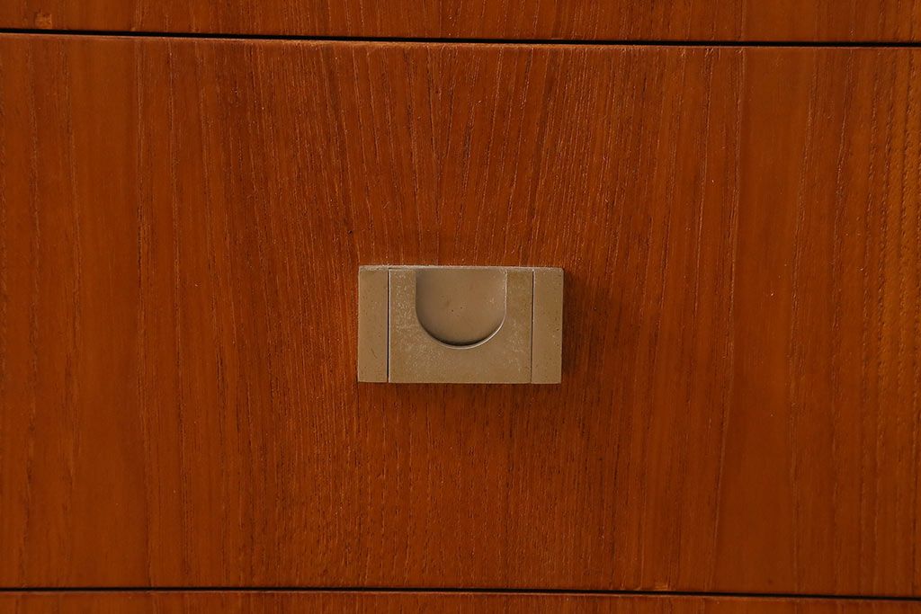 ヴィンテージ家具　日田工芸　チーク材　北欧風のデザインが素敵なキャビネット(収納棚、飾り棚、リビングボード、ビンテージ)(R-041191)