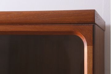 ヴィンテージ家具　日田工芸　チーク材　北欧風のデザインが素敵な縦長キャビネット(収納棚、飾り棚、ビンテージ)(R-041192)