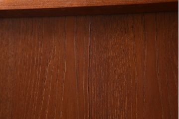 ヴィンテージ家具　日田工芸　チーク材　北欧風のデザインが素敵な縦長キャビネット(収納棚、飾り棚、ビンテージ)(R-041192)