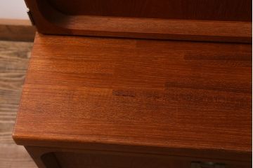 ヴィンテージ家具　日田工芸　チーク材　北欧風のデザインが素敵な縦長キャビネット(収納棚、飾り棚、ビンテージ)(R-041192)