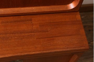 ヴィンテージ家具　日田工芸　チーク材　北欧風のデザインが素敵な縦長キャビネット(収納棚、飾り棚、ビンテージ)(R-041192)