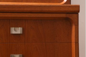 ヴィンテージ家具　日田工芸　チーク材　北欧風のデザインが素敵な縦長キャビネット(収納棚、飾り棚、ビンテージ)(R-041192)