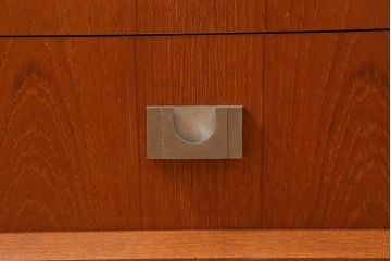 ヴィンテージ家具　日田工芸　チーク材　北欧風のデザインが素敵な縦長キャビネット(収納棚、飾り棚、ビンテージ)(R-041192)