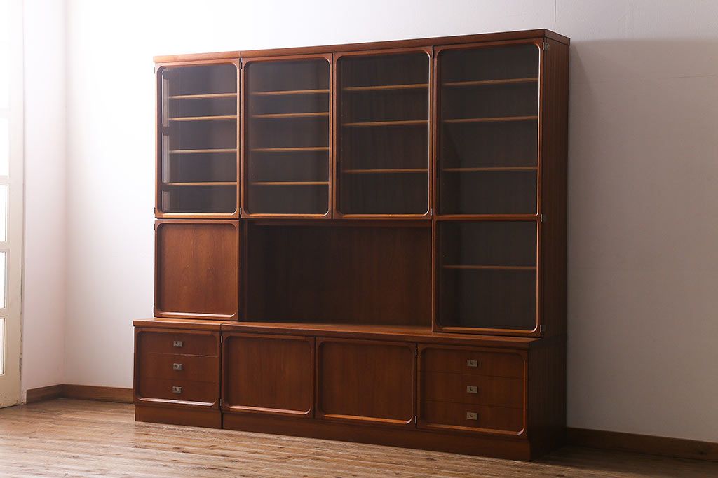 ヴィンテージ家具　日田工芸　チーク材　北欧風のデザインが素敵な大型キャビネット(リビングボード、収納棚、飾り棚、ビンテージ)(R-041193)