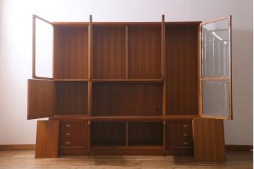 ヴィンテージ家具　日田工芸　チーク材　北欧風のデザインが素敵な大型キャビネット(リビングボード、収納棚、飾り棚、ビンテージ)(R-041193)