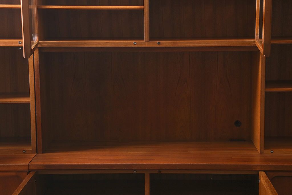 ヴィンテージ家具　日田工芸　チーク材　北欧風のデザインが素敵な大型キャビネット(リビングボード、収納棚、飾り棚、ビンテージ)(R-041193)