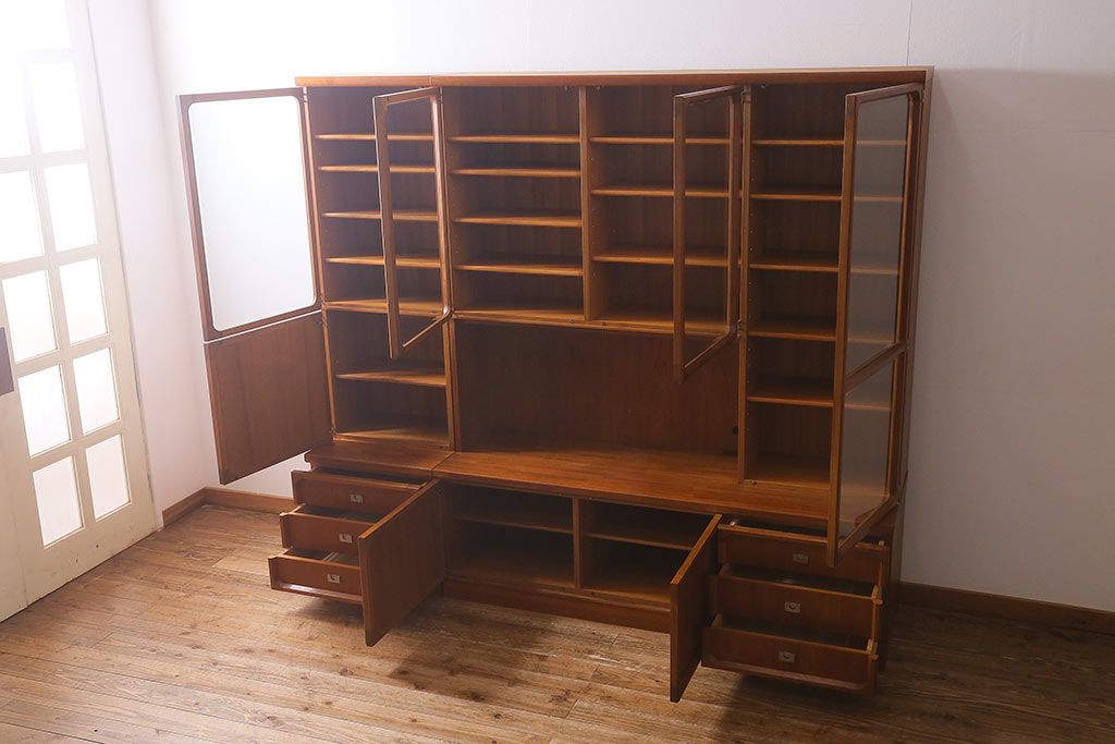 ヴィンテージ家具　日田工芸　チーク材　北欧風のデザインが素敵な大型キャビネット(リビングボード、収納棚、飾り棚、ビンテージ)(R-041193)