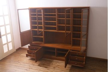ヴィンテージ家具　日田工芸　チーク材　北欧風のデザインが素敵な大型キャビネット(リビングボード、収納棚、飾り棚、ビンテージ)(R-041193)