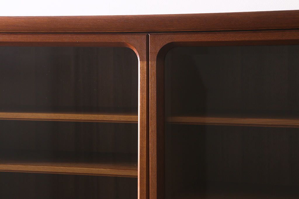 ヴィンテージ家具　日田工芸　チーク材　北欧風のデザインが素敵な大型キャビネット(リビングボード、収納棚、飾り棚、ビンテージ)(R-041193)