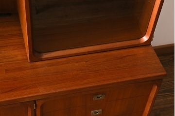 ヴィンテージ家具　日田工芸　チーク材　北欧風のデザインが素敵な大型キャビネット(リビングボード、収納棚、飾り棚、ビンテージ)(R-041193)