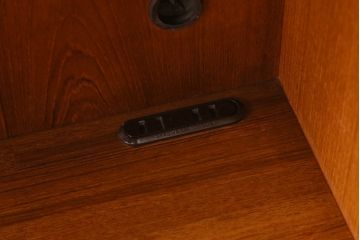 ヴィンテージ家具　日田工芸　チーク材　北欧風のデザインが素敵な大型キャビネット(リビングボード、収納棚、飾り棚、ビンテージ)(R-041193)