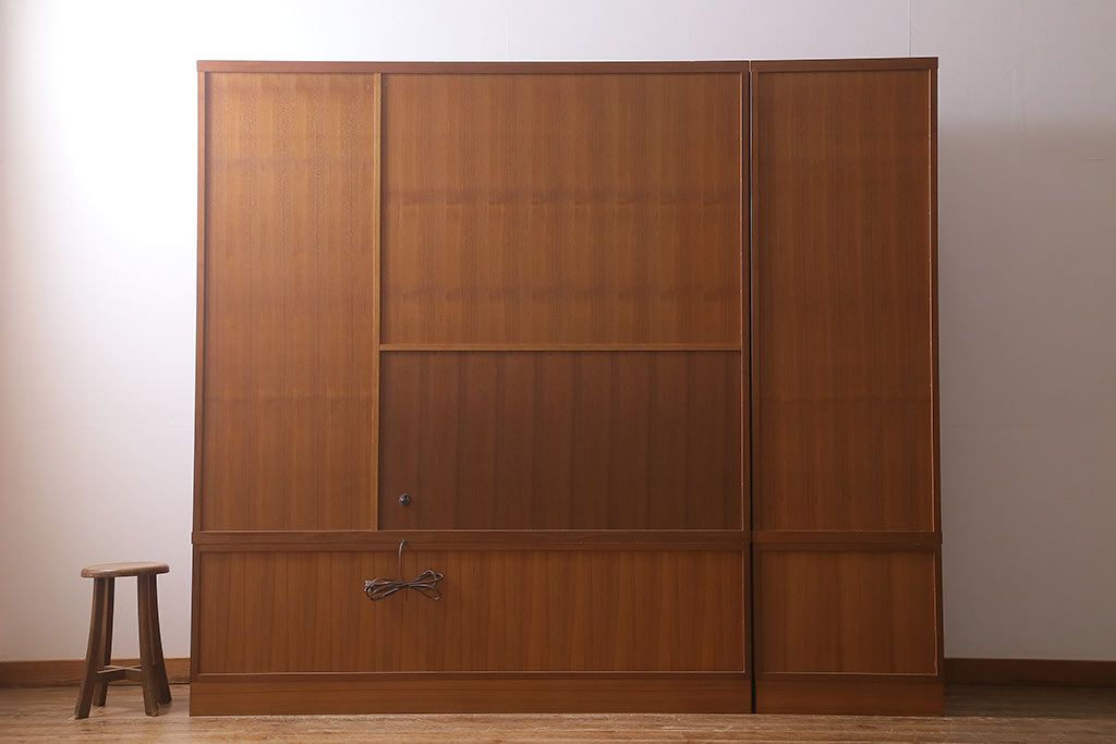 ヴィンテージ家具　日田工芸　チーク材　北欧風のデザインが素敵な大型キャビネット(リビングボード、収納棚、飾り棚、ビンテージ)(R-041193)