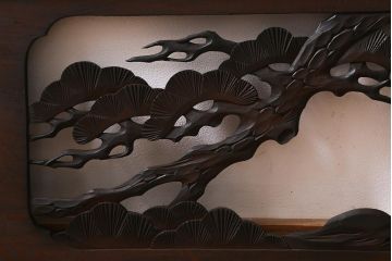 アンティーク建具　和製アンティーク　昭和中期　松に鷹　迫力ある彫りが見事な彫刻欄間(明かり取り、明り取り、建具)(R-041198)