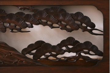 アンティーク建具　和製アンティーク　昭和中期　松に鷹　迫力ある彫りが見事な彫刻欄間(明かり取り、明り取り、建具)(R-041199)