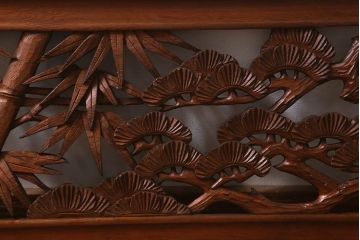 ビンテージ建具　松竹図　力強く美しい深彫りの彫刻欄間(明かり取り、明り取り)(R-041202)