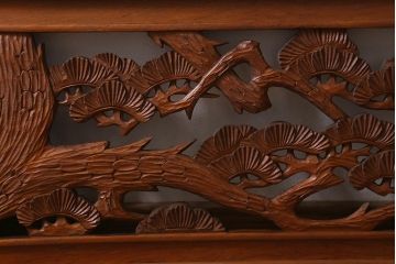 ビンテージ建具　松竹図　力強く美しい深彫りの彫刻欄間(明かり取り、明り取り)(R-041202)