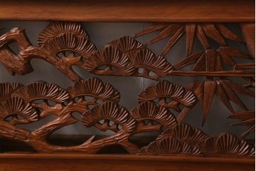 ビンテージ建具　松竹図　力強く美しい深彫りの彫刻欄間(明かり取り、明り取り)(R-041202)