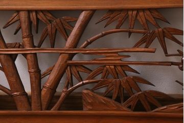 ビンテージ建具　竹梅図　力強く美しい深彫りの彫刻欄間(明かり取り、明り取り)(R-041203)